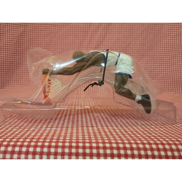 Hallmark Keepsake Shaquille O'Neal Ornament Dunking Collectible with Card - Picture 4 of 11